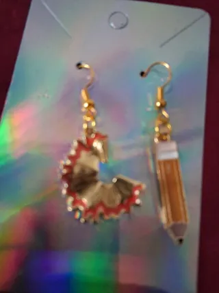 Pendientes largos de lápiz y viruta