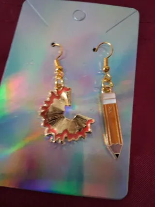 Pendientes largos de lápiz y viruta