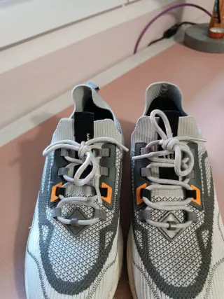 Zapatillas Pull&Bear grises y blancas