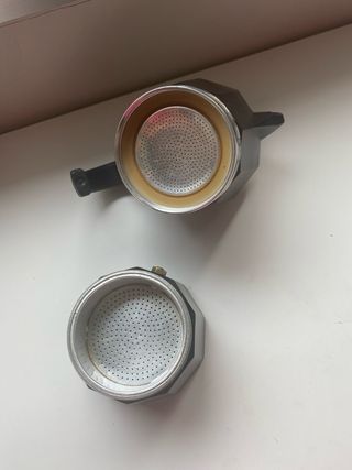 Cafetera italiana negra pequeña