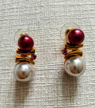 Pendientes perlas y piedras fucsia