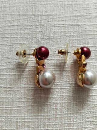 Pendientes perlas y piedras fucsia