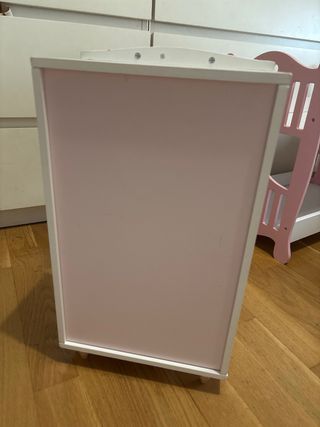 Armario de juguete de madera