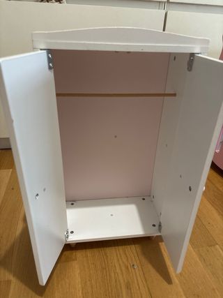 Armario de juguete de madera