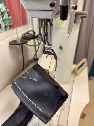 Máquina de coser COMETA T867 columna, pilon