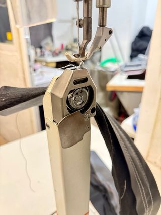 Máquina de coser COMETA T867 columna, pilon