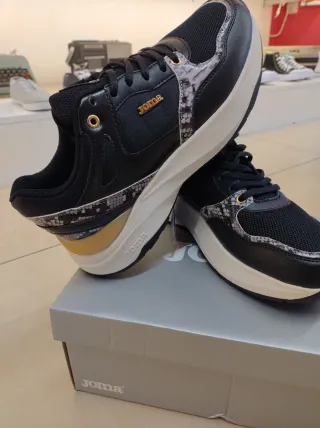 Deportivas Joma Mujer Negro y Dorado