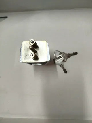 Bombín maletero SIMCA 1000 y 900 con llaves