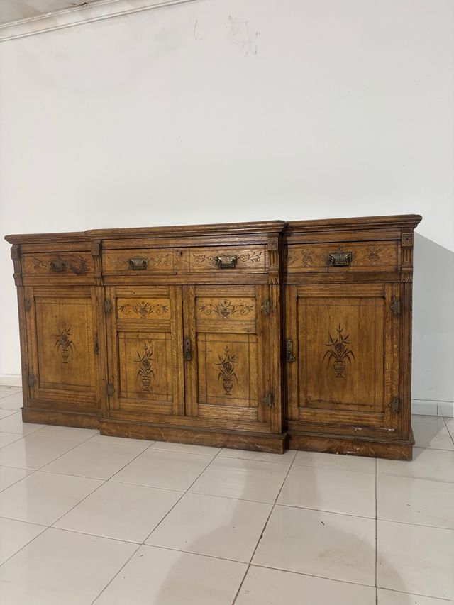 Aparador antiguo de madera