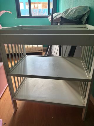 Cuna y cambiador poco uso