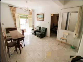 Se vende casa con 3 plantas y un local comercial