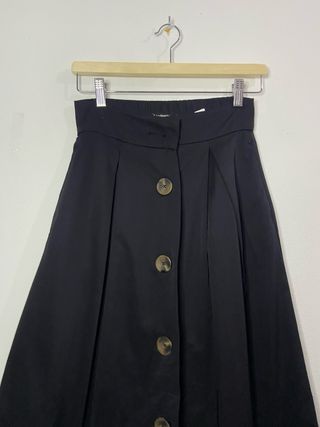 Falda midi Stradivarius negra talla S