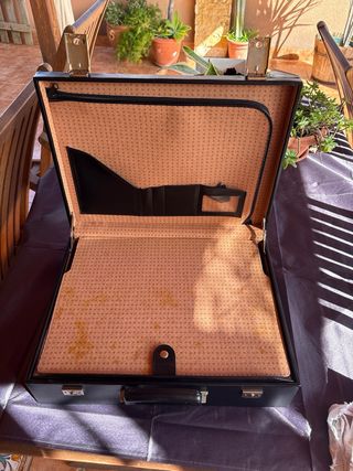 Maletín ejecutivo negro con cerradura