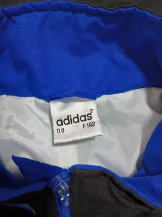 Chaqueta Adidas Vintage Negra en muy buen estado