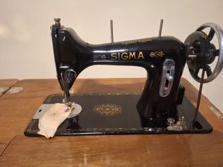 Mueble de madera marrón