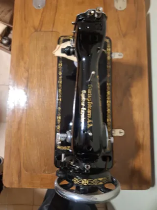 Mueble de madera marrón