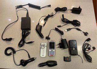 Lote Sony Ericsson: Teléfonos y Cargadores