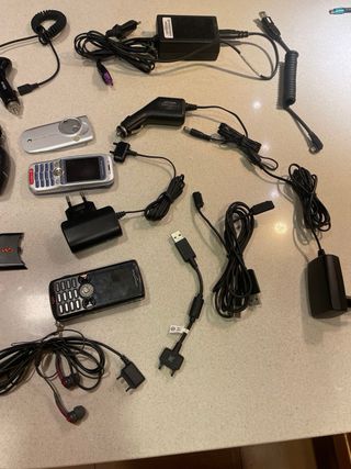 Lote Sony Ericsson: Teléfonos y Cargadores