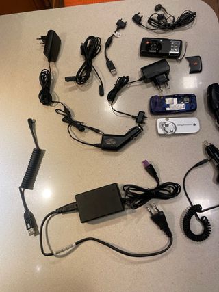 Lote Sony Ericsson: Teléfonos y Cargadores