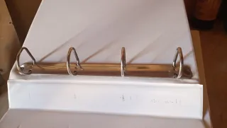 8 Carpetas Archivadoras Blancas y Negras