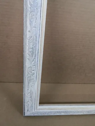 Marco de madera decorado beige y blanco