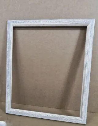 Marco de madera decorado beige y blanco