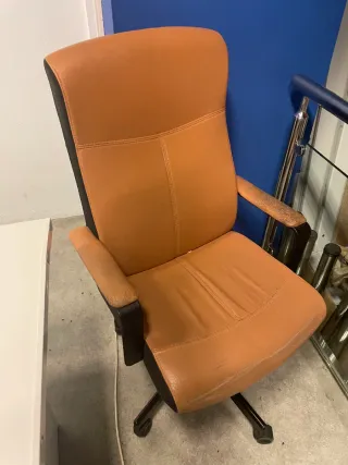 Silla de oficina marrón piel sintética