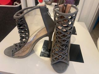 Botines transparentes con cordones, 15€ cada uno