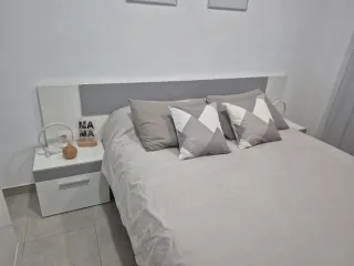 Cabecero de cama 1,50 cm y mesillas