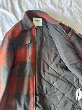 Chaqueta Zara cuadros rojo y negro
