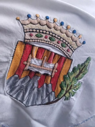 Sábana antigua bordada Montserrat