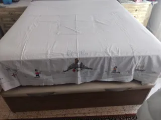 Sábana antigua bordada Montserrat