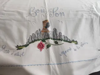 Sábana antigua bordada Montserrat