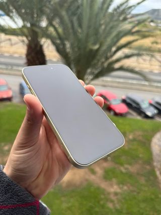 iPhone 15 - 100% Batería