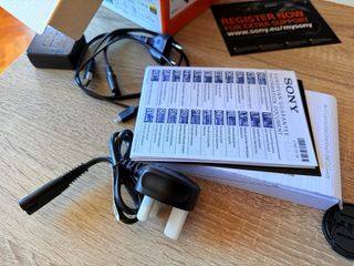 Cámara Sony Alpha 6000 + objetivo kit + 2 fundas