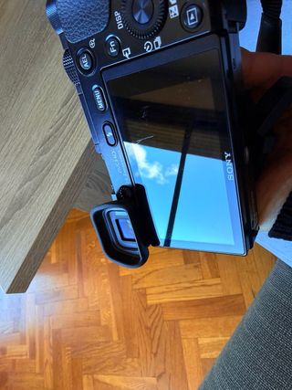 Cámara Sony Alpha 6000 + objetivo kit + 2 fundas