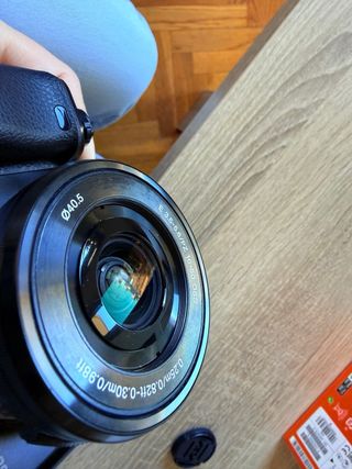 Cámara Sony Alpha 6000 + objetivo kit + 2 fundas