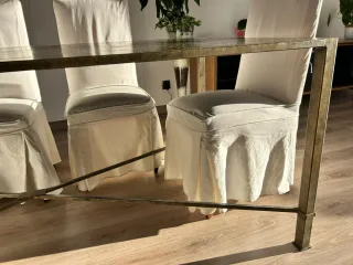 Juego de comedor con mesa y sillas Precio negociab