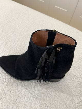 Botines SuperTrash Ante Negros con Flecos Talla 38