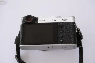 Cámara Fujifilm X100V Negra/Plateada