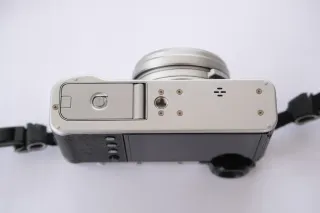 Cámara Fujifilm X100V Negra/Plateada