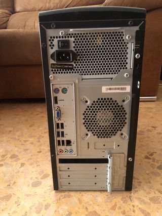 PC de mesa Acer y pantalla LG