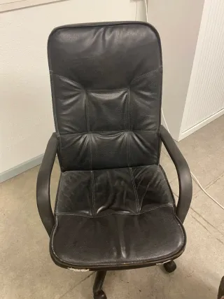 Silla de oficina negra