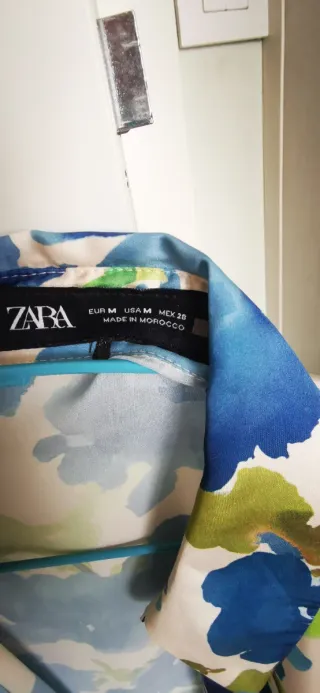 Blusa floral azul y blusa rosa floral