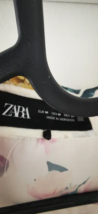 Blusa floral azul y blusa rosa floral