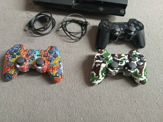 PS3 + 3 Mandos + 15 Juegos + Cables