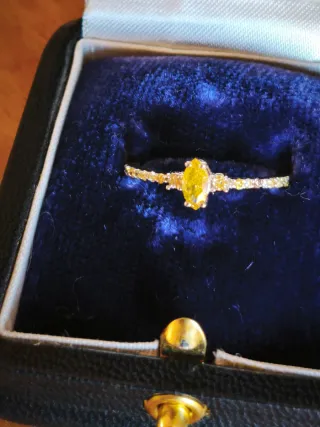 Anillo oro y diamantes.