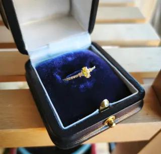 Anillo oro y diamantes.