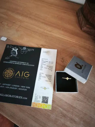 Anillo oro y diamantes.