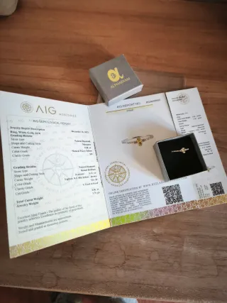 Anillo oro y diamantes.